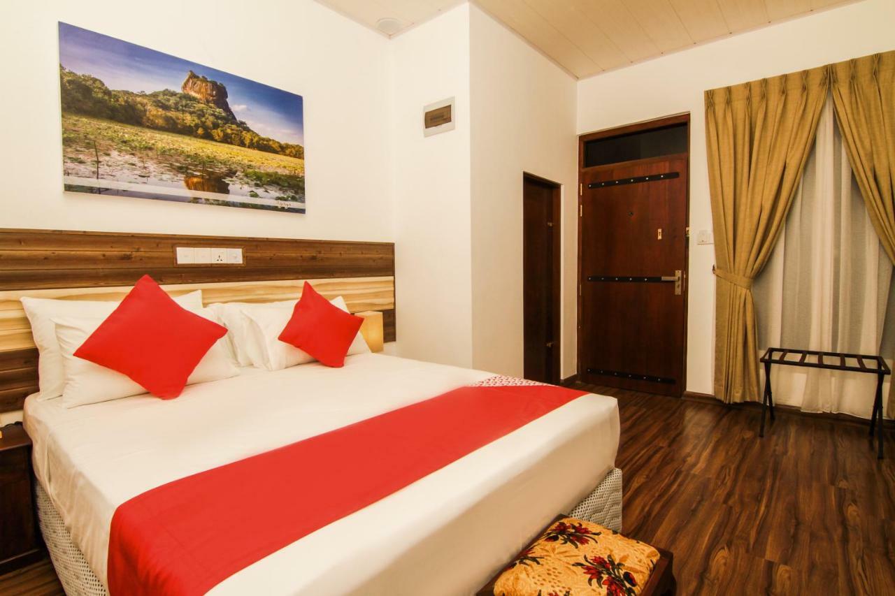 Clove Transit Hotel Kotugoda Ngoại thất bức ảnh