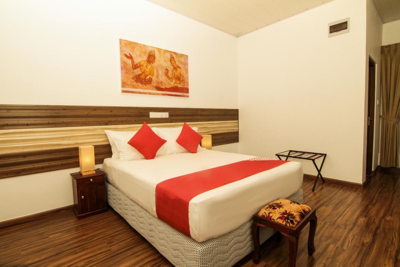 Clove Transit Hotel Kotugoda Ngoại thất bức ảnh