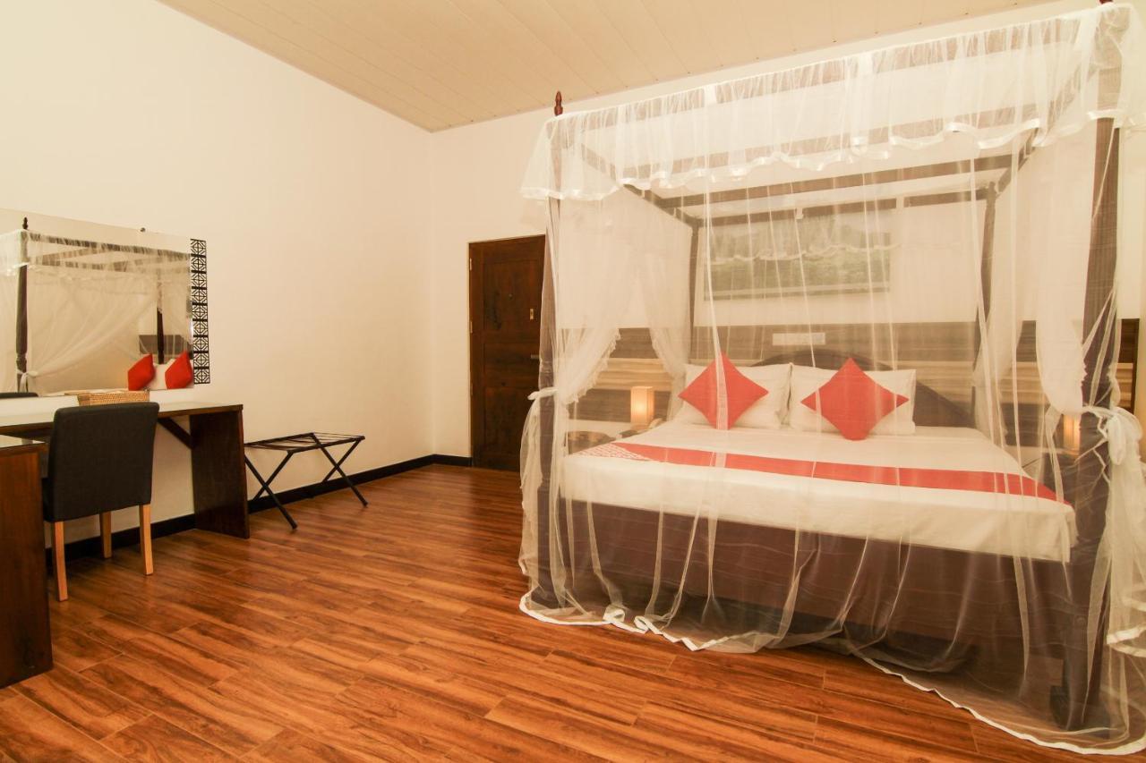 Clove Transit Hotel Kotugoda Ngoại thất bức ảnh